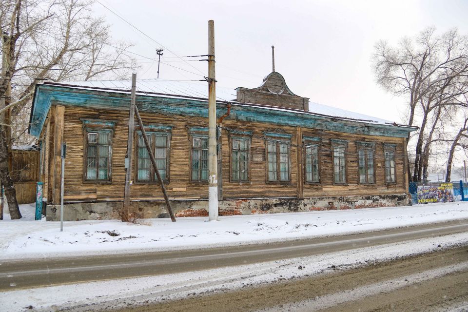 Здание Зайчанской школы на улице Анатолия, 241