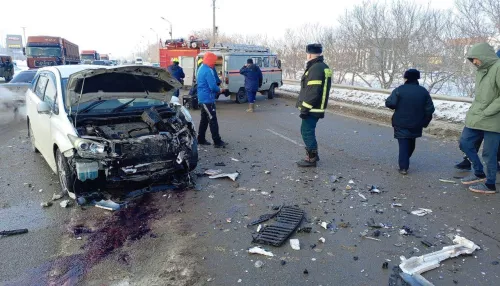 В Барнауле женщину зажало в машине в результате ДТП