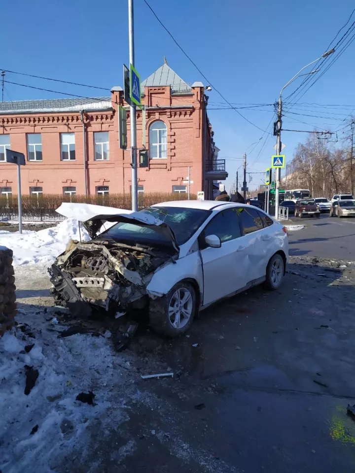 В Барнауле произошло очередное ДТП у ТЦ 