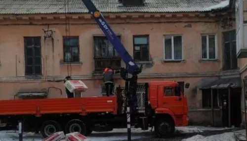 В Рубцовске расселят аварийный дом, где обрушился потолок
