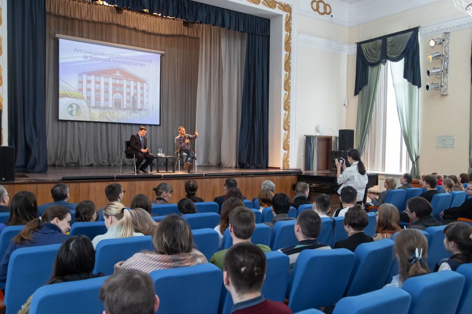 Олег Сирота на встрече со студентами