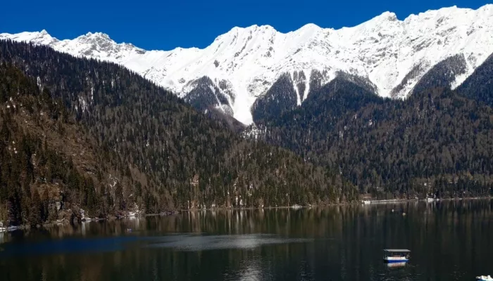 Турэксперт рассказала, почему отдых в Абхазии в Новый год дешевле, чем в Сочи