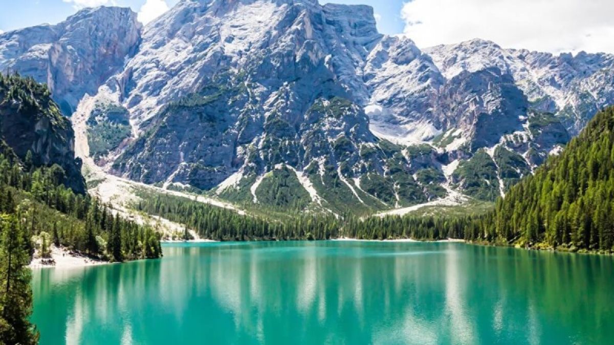 Знаменитое Голубое озеро исчезло в Италии