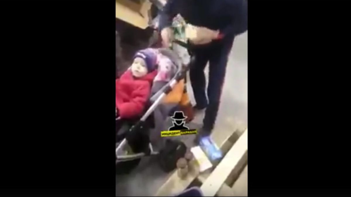 Кофе, сыр и колбасу пытался украсть в коляске с ребенком житель Барнаула 