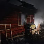 На Алтае двое детей погибли при пожаре в запертом доме