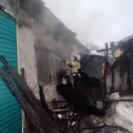 В Барнауле утром горел четырехквартирный дом на Хлебозаводской