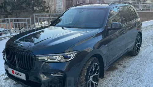 В Барнауле за 15,5 млн рублей продают BMW X7 в американской пленке
