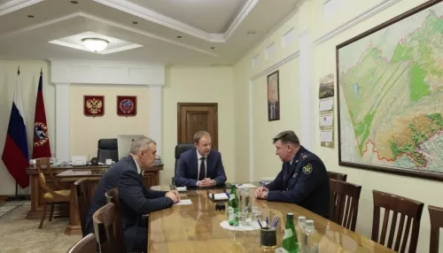Виктор Томенко лично познакомился с новым начальником алтайского УФСИН