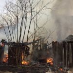 Надворные постройки горят в частном секторе Барнаула
