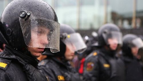СМИ сообщили о задержаниях на акциях в защиту фигурантов Нового величия