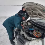 Алтайские спасатели помогли семье из Монголии, которая застряла на Чуйском тракте