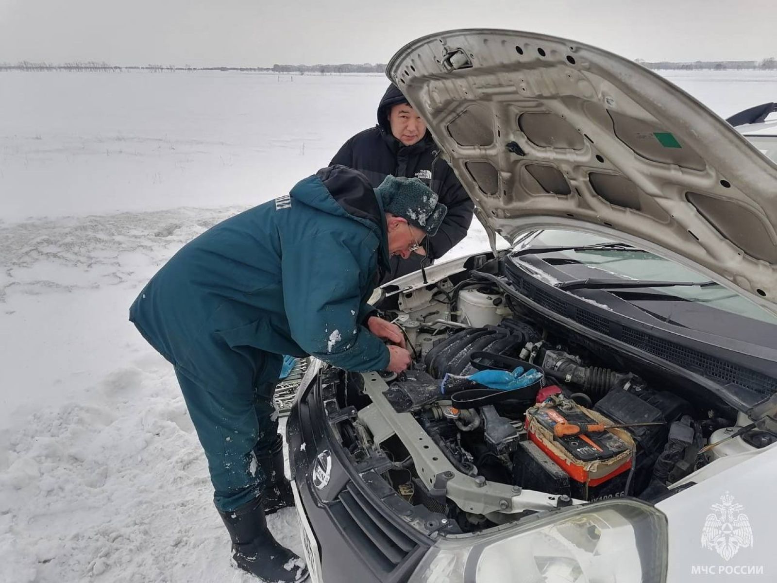 В Алтайском крае выручили семью из Монголии, у которой сломался автомобиль  - Толк 07.03.2024