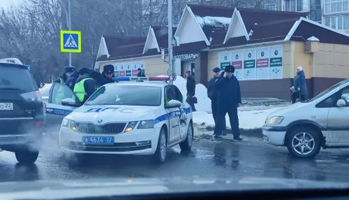 В Барнауле машина полиции попала в ДТП на перекрестке Гущина и Попова