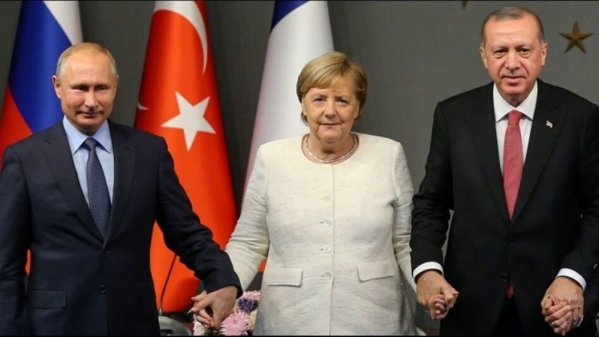 Немецкие СМИ осудили Меркель за рукопожатие с Путиным