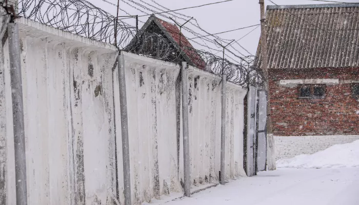 Рецидивистка стащила из магазина в Горно-Алтайске парфюмерию и получила реальный срок