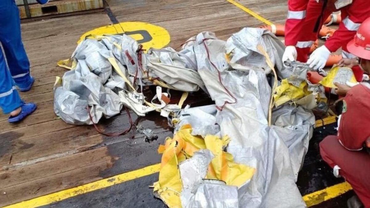 Все находившиеся на борту индонезийского лайнера погибли – эксперт