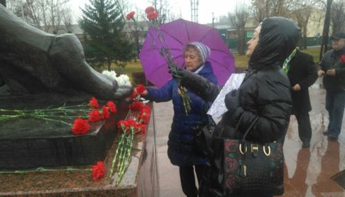 Акция памяти жертв политических репрессий состоялась в Барнауле