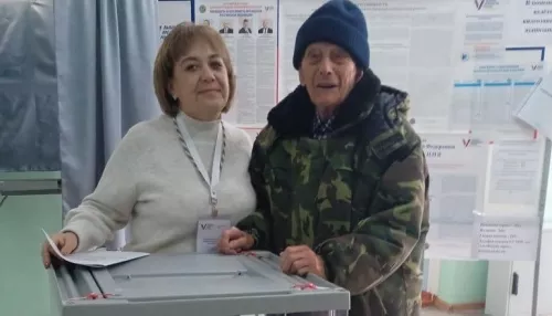 В Алтайском крае на избирательном участке проголосовал 100-летний ветеран ВОВ