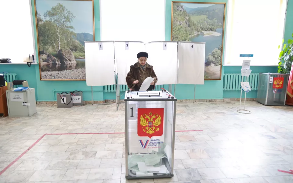 Соседский контраст. Каким выдался политический 2024 год для двух Алтаев