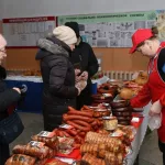 На избирательных участках в Барнауле продолжают работать продуктовые ярмарки