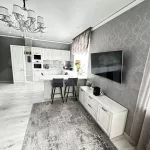 В Барнауле за 12,7 млн рублей продают стильную видовую квартиру в серых тонах