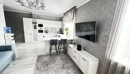 В Барнауле за 12,7 млн рублей продают стильную видовую квартиру в серых тонах