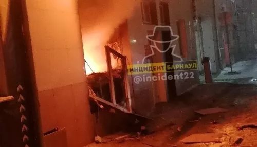 Ночью в Барнауле огонь уничтожил Шашлычную таверну