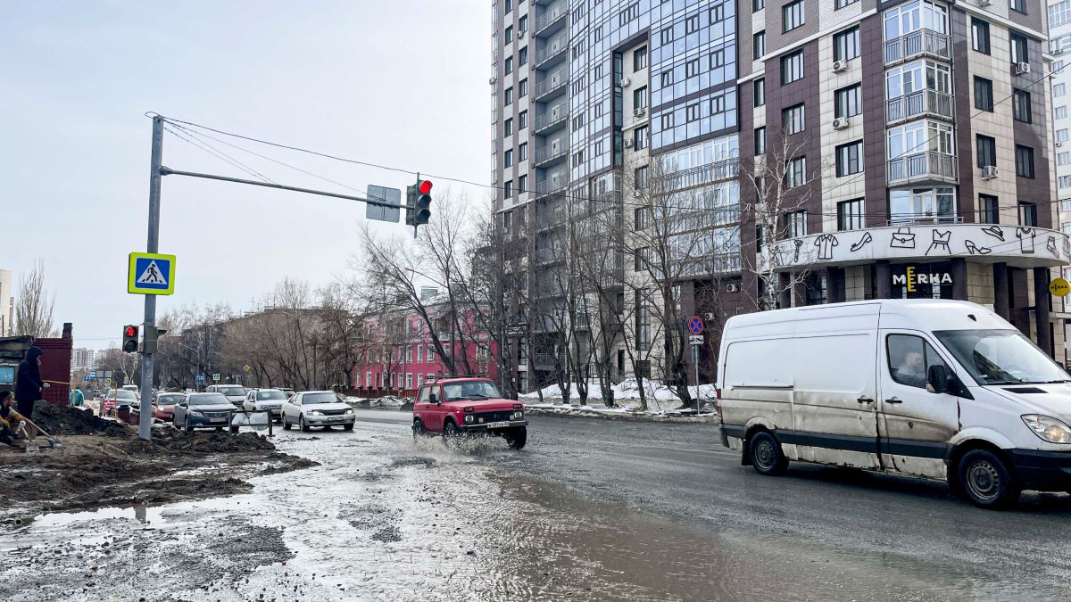 Лужи. Дороги. Барнаул