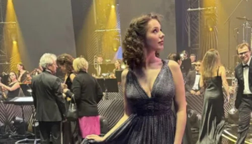 Дочь Юлии Началовой вышла на сцену Кремлевского дворца в платье с глубоким декольте