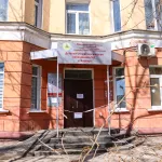 В Барнауле рухнула часть фасада дома на проспекте Строителей