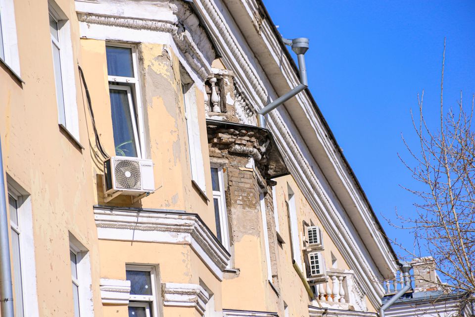 В барнаульском доме на пр. Строителей, 4 произошло обрушение фасада