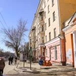 Жильцы дома на пр. Строителей в Барнауле пытались предотвратить обрушение фасада