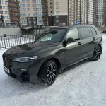 В Барнауле за 11 млн рублей продают BMW X7 в бронепленке и с электропорогами