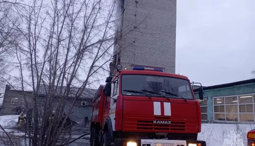 В Барнауле произошел пожар в здании котельной у предприятия