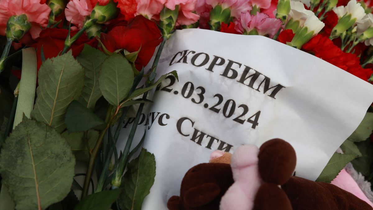 Мемориал в память о жертвах теракта. Барнаул 
