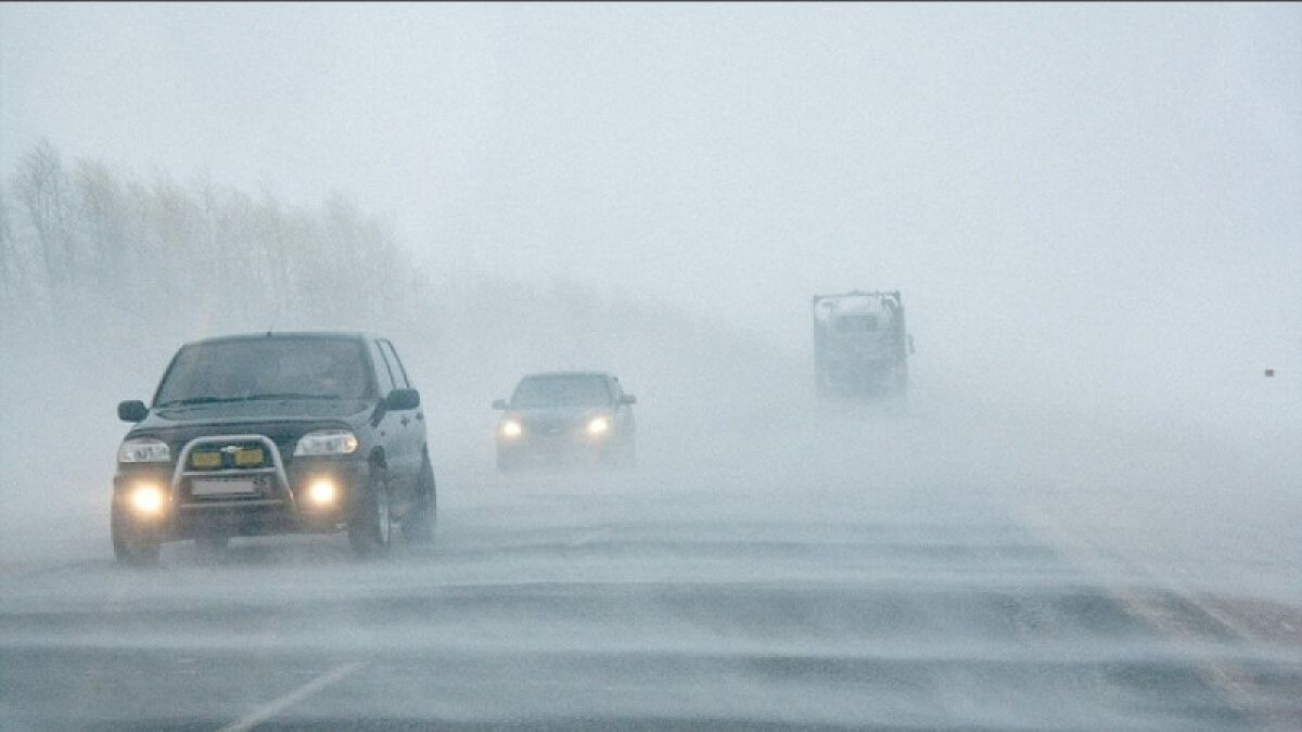 ГИБДД края призывает водителей воздержаться от дальних поездок в непогоду