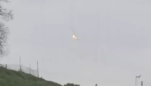Военный самолет загорелся в небе и рухнул в море рядом с Севастополем