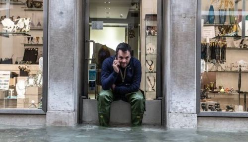 Наивысший уровень опасности объявлен в Италии из-за проливных дождей