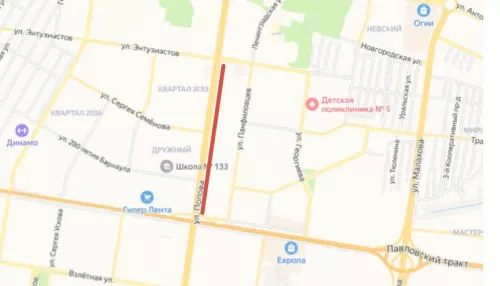 В Барнауле участок дороги по улице Попова перекрыли из-за подтопления