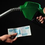 Козак признал, что государство не сможет сдержать цены на топливо