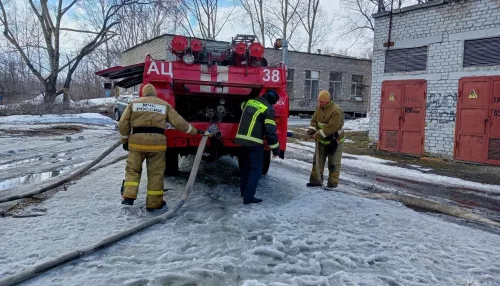 Четыре человека пострадали при пожаре в многоквартирнике Новоалтайска