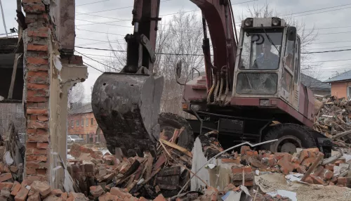 Мэрия Барнаула изымает еще шесть аварийных домов вместе с землей