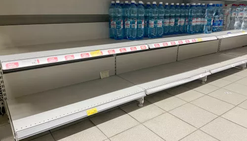 Ни туды и ни сюды: питьевая вода опять стала дефицитным товаром в Барнауле. Фото