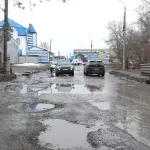 Водители возмущены: когда в Барнауле начнут ремонтировать дороги