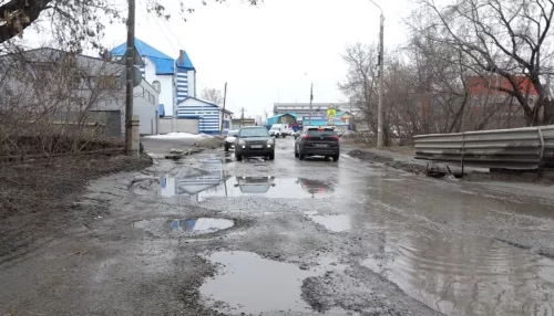 Водители возмущены: когда в Барнауле начнут ремонтировать дороги