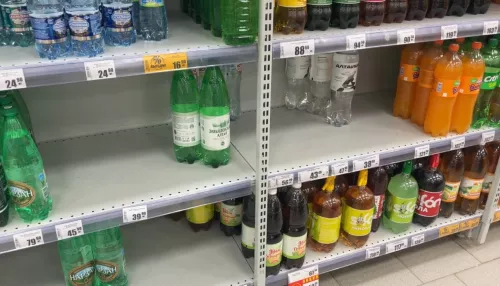 Разбирают за полчаса: в магазинах Барнаула сложно найти бутилированную воду