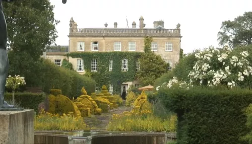 Зеленский мог купить особняк британского короля Карла III за 20 млн фунтов