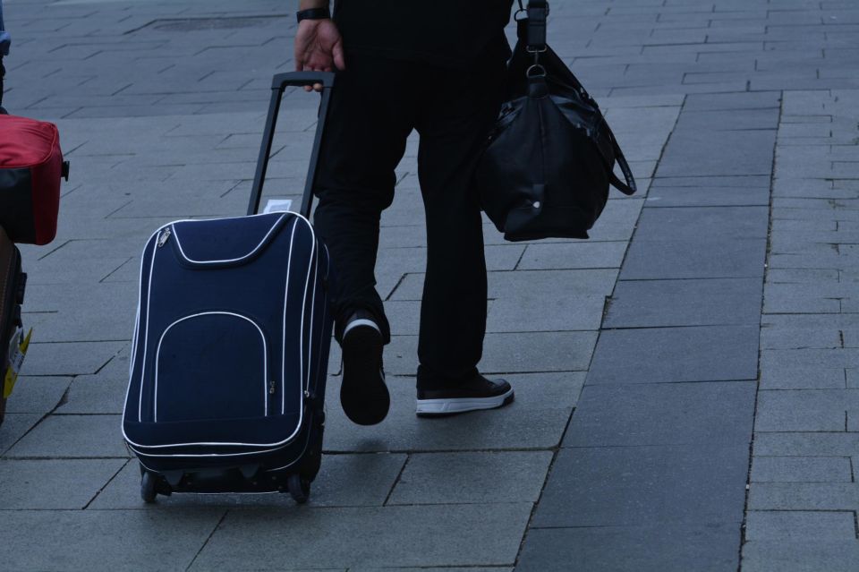 Мужчина с чемоданом