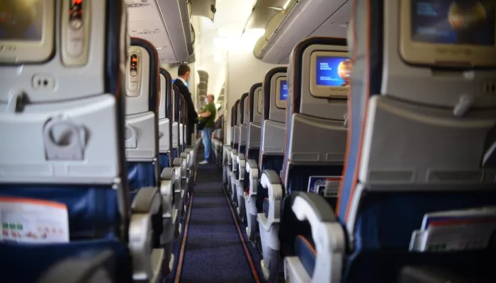 Пассажир устроил дебош на борту самолета Москва — Барнаул