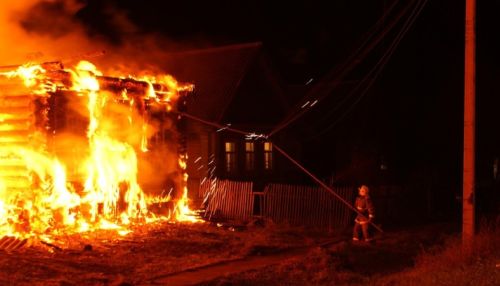 Восемь человек погибли при пожаре в Кемеровской области